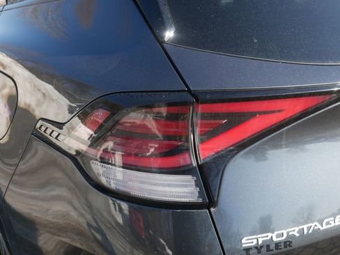 Used 2025 Kia Sportage SX image 12