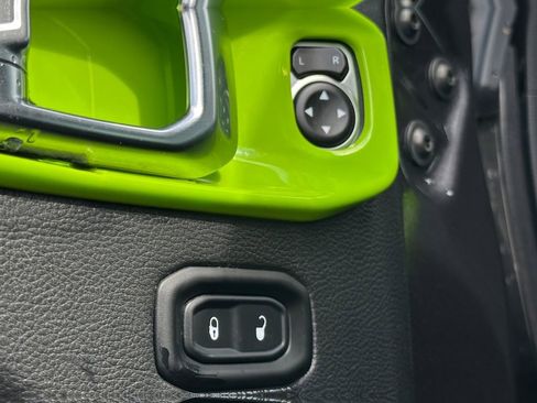 Used 2020 Jeep Wrangler Unlimited Sahara AWD/4WD image 13