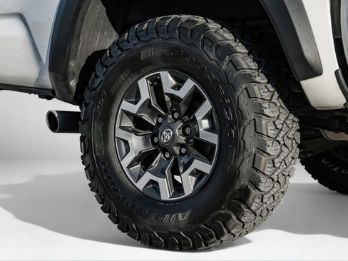 Used 2023 Toyota Tacoma TRD Off-Road image 58