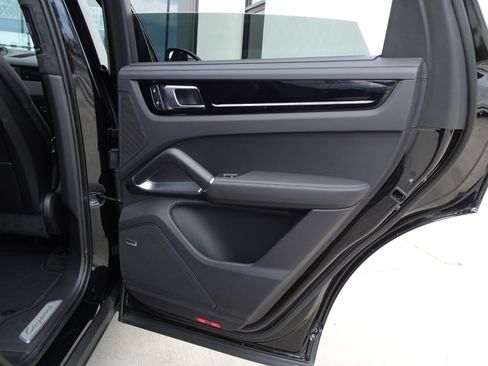 Used 2023 Porsche Cayenne Turbo S AWD/4WD image 21