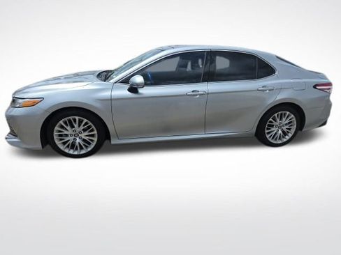 Used 2018 Toyota Camry XLE image 2