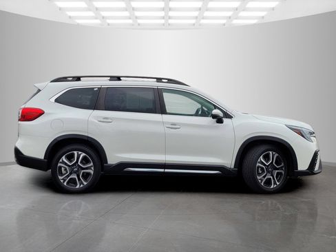Used 2023 Subaru Ascent Limited AWD/4WD image 5