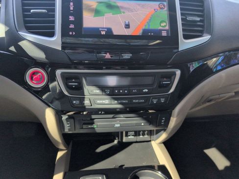 Used 2016 Honda Pilot Touring image 13