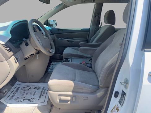 Used 2009 Toyota Sienna LE FWD image 12
