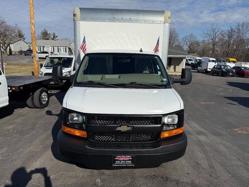 Used 2016 Chevrolet Express 3500 image 3