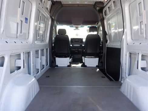 Used 2025 Mercedes-Benz Sprinter 2500 image 5