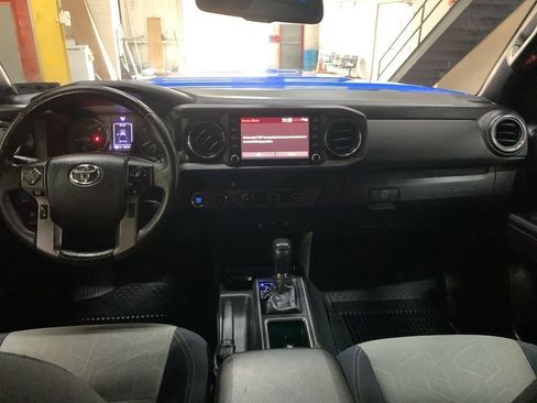 Used 2020 Toyota Tacoma TRD Sport image 15