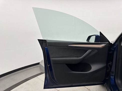 Used 2023 Tesla Model Y Long Range image 9