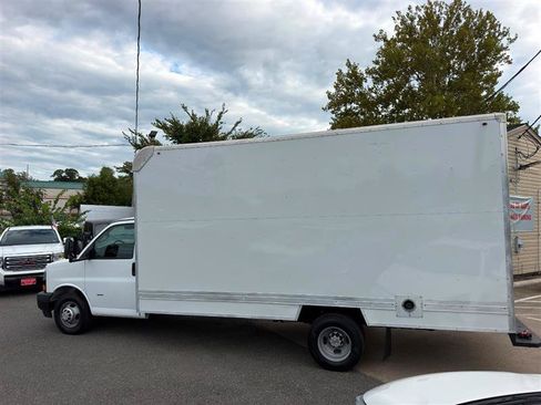 Used 2018 Chevrolet Express 3500 Extended w/ Driver Convenience Package RWD image 7