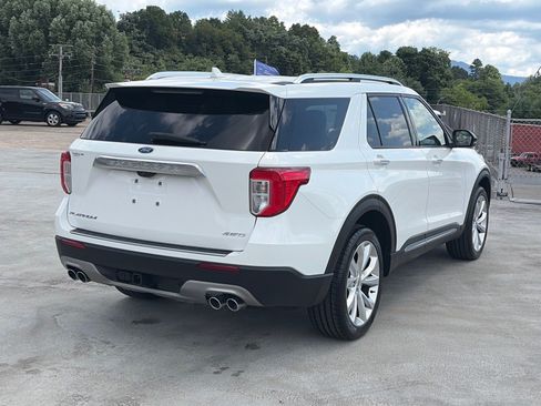 Certified 2023 Ford Explorer Platinum w/ Technology Package AWD/4WD image 3