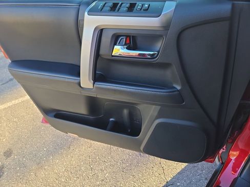 Used 2020 Toyota 4Runner SR5 image 12