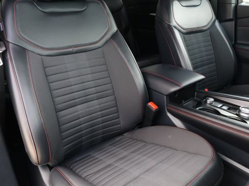 Used 2025 Ford Explorer ST-Line image 19