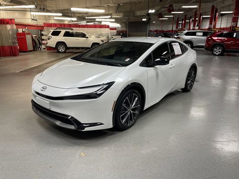 Certified 2024 Toyota Prius XLE image 5