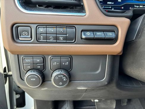 Used 2023 Chevrolet Tahoe High Country AWD/4WD image 15