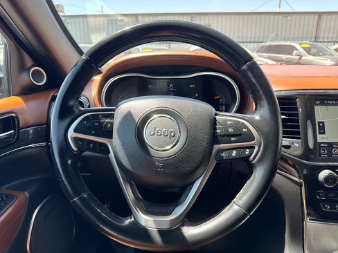 Used 2021 Jeep Grand Cherokee Overland AWD/4WD image 14