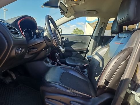 Used 2020 Jeep Compass Trailhawk AWD/4WD image 11