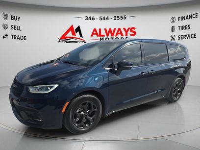 Used 2022 Chrysler Pacifica Touring-L w/ S Appearance Package
