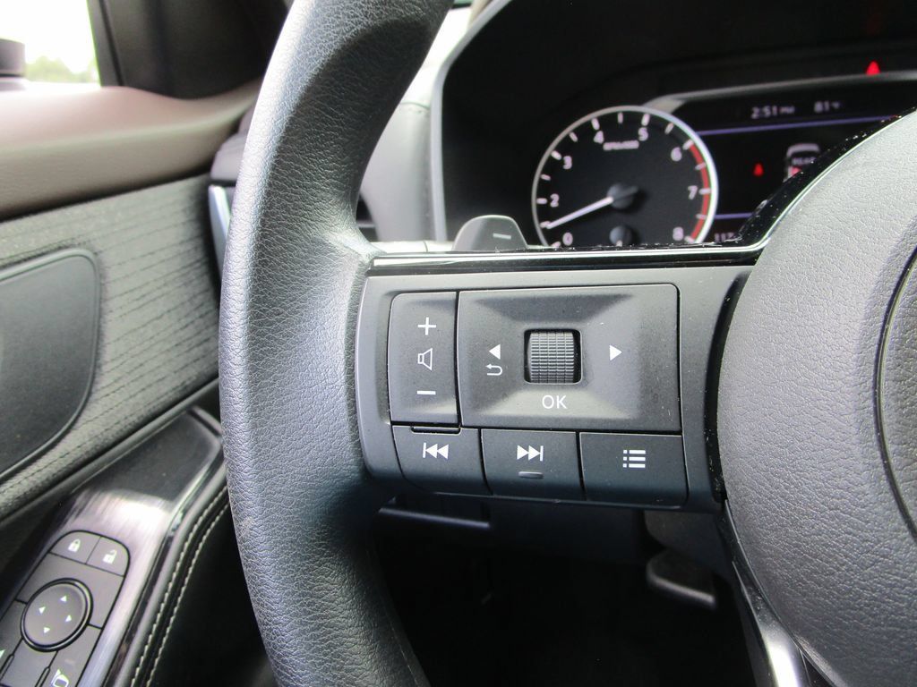 Used 2023 Nissan Rogue SV FWD image 32