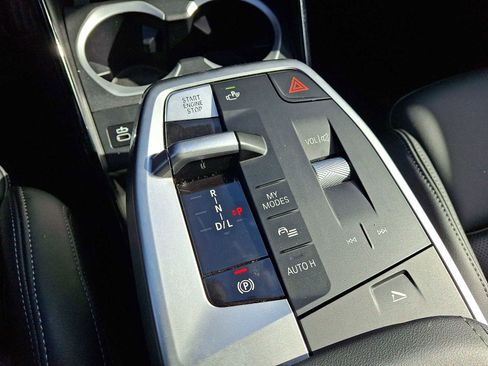 Used 2025 BMW X1 xDrive28i w/ Technology Package image 16