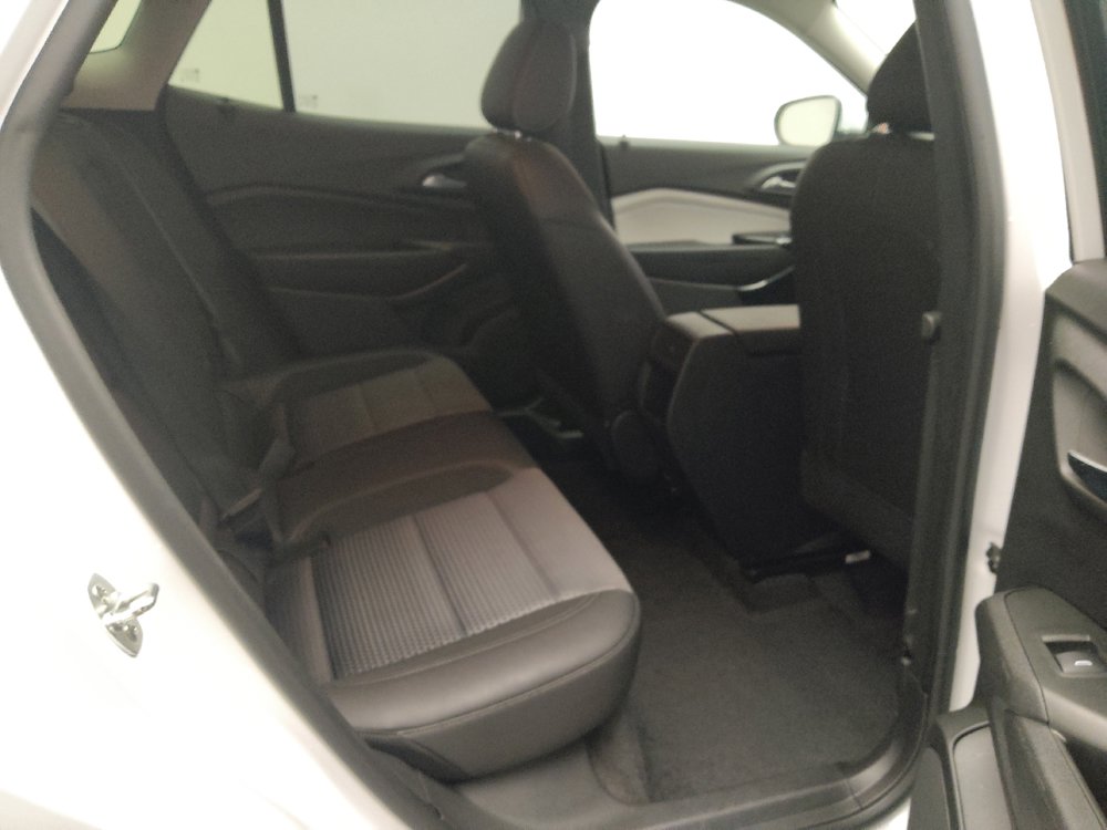 Used 2025 Chevrolet Trax LT w/ LT Convenience Package FWD image 19