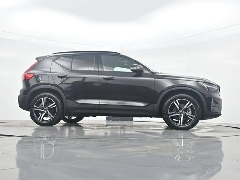 Used 2024 Volvo XC40 B5 Core AWD/4WD image 32