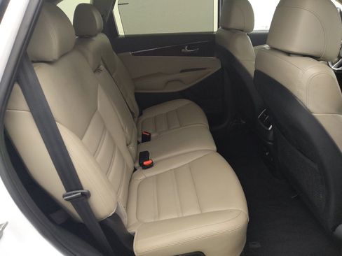 Used 2017 Kia Sorento EX w/ EX V6 Premium Package image 19