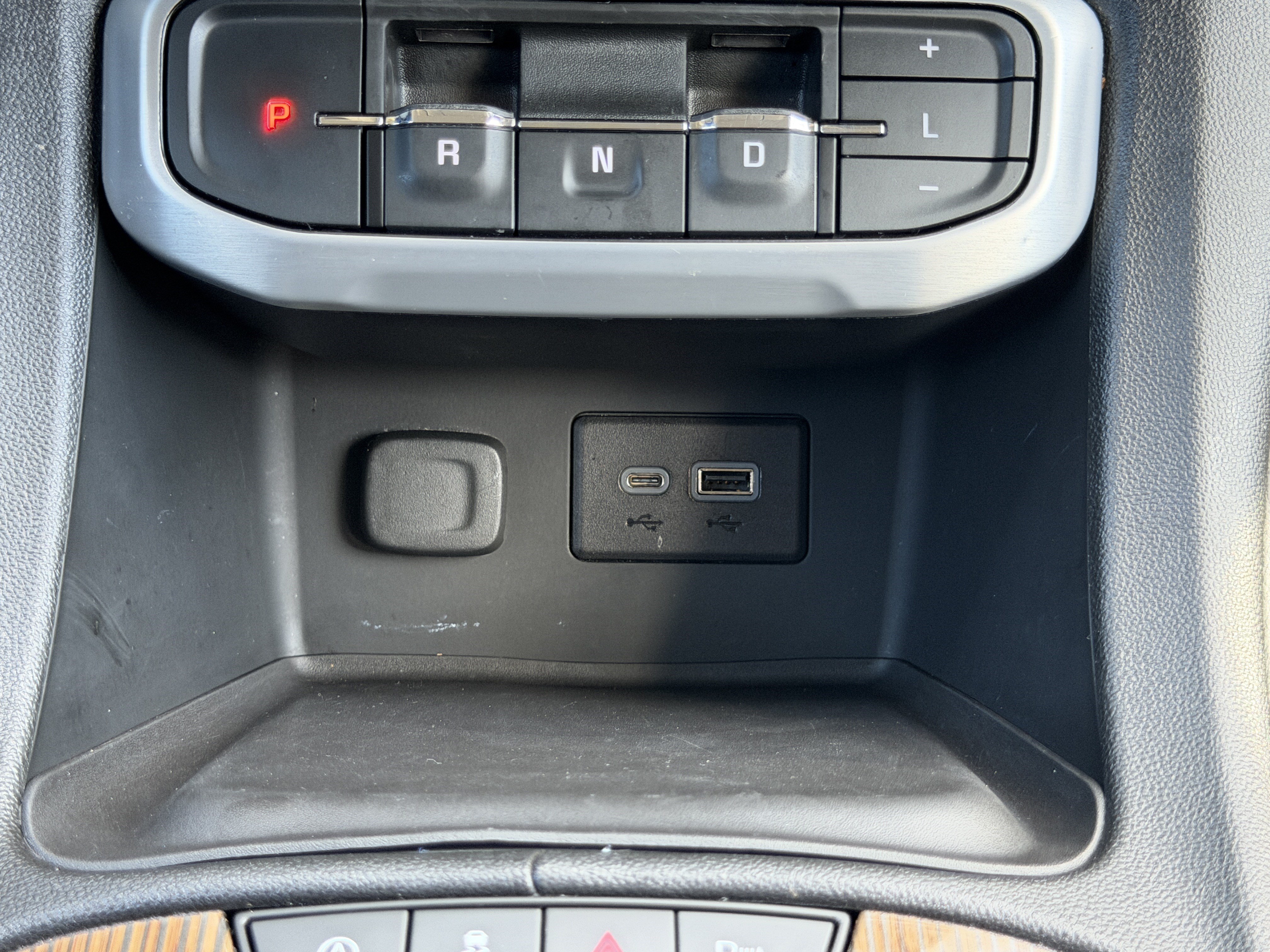 Used 2021 GMC Acadia SLE w/ Driver Convenience Package FWD image 25