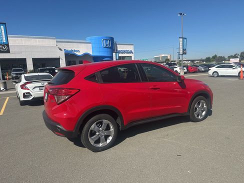 Used 2017 Honda HR-V EX image 3