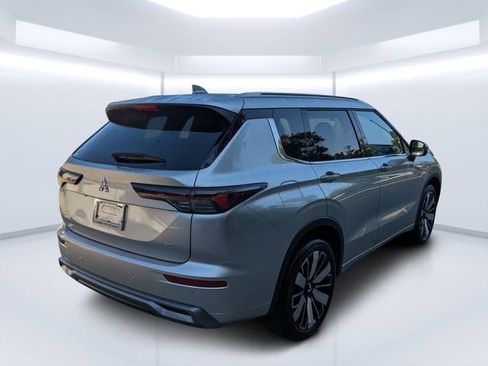 New 2025 Mitsubishi Outlander SEL image 3