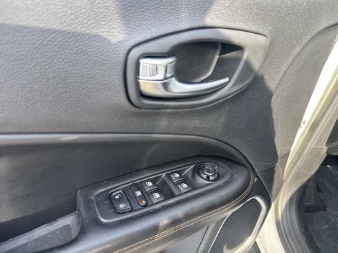 Used 2019 Jeep Compass Limited FWD image 5