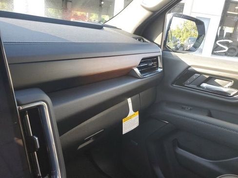 New 2025 GMC Yukon XL Denali image 25