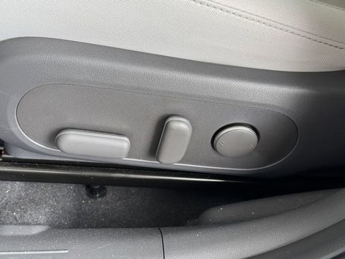 Used 2024 Hyundai Kona SEL FWD image 6