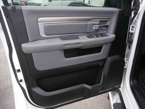 Used 2018 RAM 1500 SLT image 26