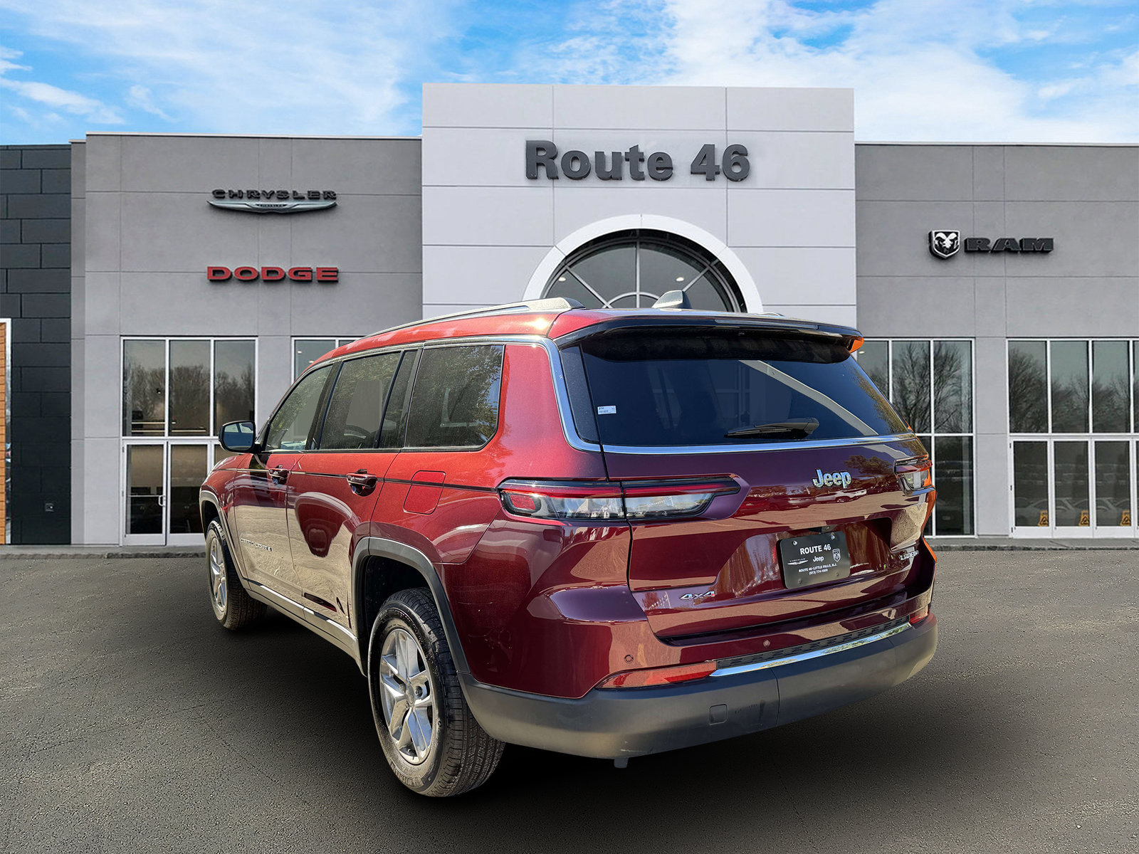 Used 2023 Jeep Grand Cherokee L Laredo w/ Luxury Tech Group I AWD/4WD image 4