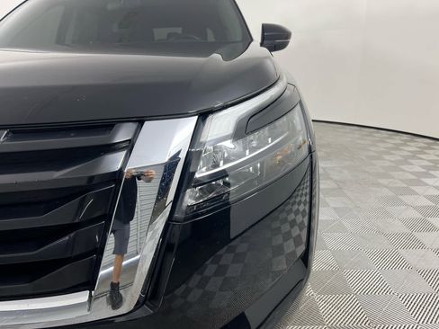 Used 2023 Nissan Pathfinder SV image 9