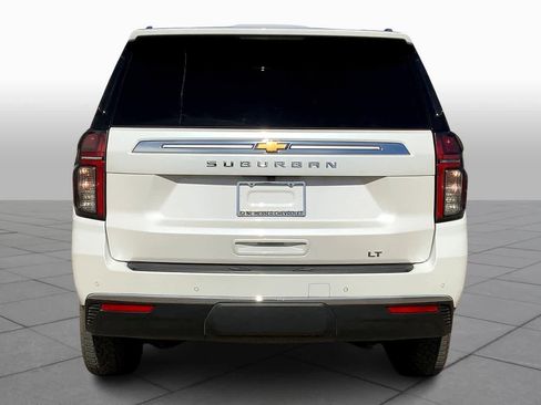 Used 2021 Chevrolet Suburban LT w/ LT Signature Package image 5