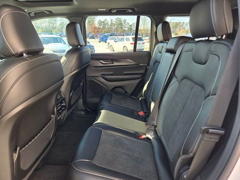 New 2025 Jeep Grand Cherokee Altitude image 27