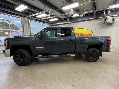 Used 2019 Chevrolet Silverado 2500 W/T image 2