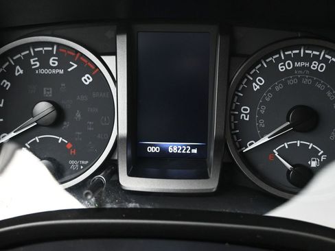 Used 2021 Toyota Tacoma TRD Off-Road image 13