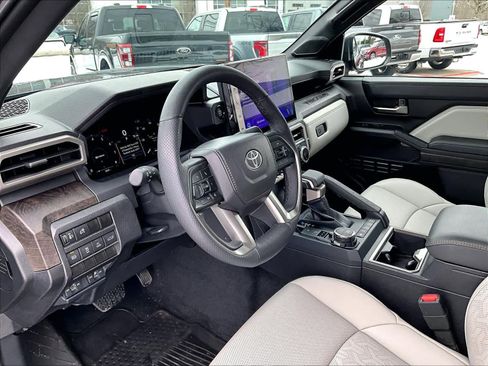 Used 2025 Toyota Tacoma Limited image 8