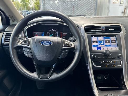 Used 2019 Ford Fusion SE FWD image 14