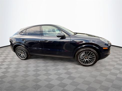 Used 2022 Porsche Cayenne Platinum Edition image 9