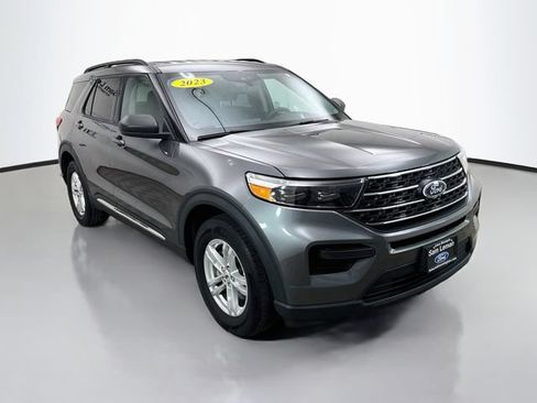 Used 2023 Ford Explorer XLT RWD image 1