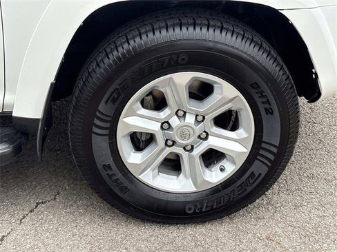 Used 2019 Toyota 4Runner SR5 w/ Four Season Floor Mat Package image 9