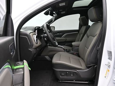 New 2026 Chevrolet Colorado ZR2 w/ Technology Package AWD/4WD image 40