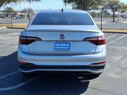 Used 2024 Volkswagen Jetta SE w/ Panoramic Sunroof Package image 11