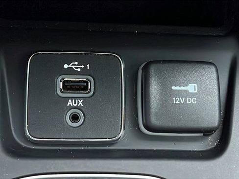 Used 2021 Jeep Cherokee Latitude Lux w/ Comfort/Convenience Group AWD/4WD image 17