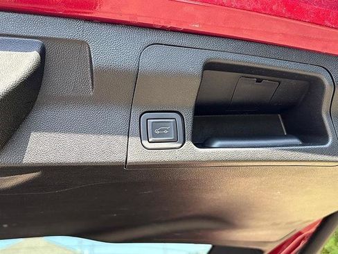 Used 2023 GMC Acadia SLE w/ Driver Convenience Package FWD image 50