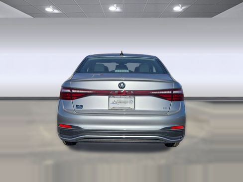 New 2025 Volkswagen Jetta SE FWD image 9