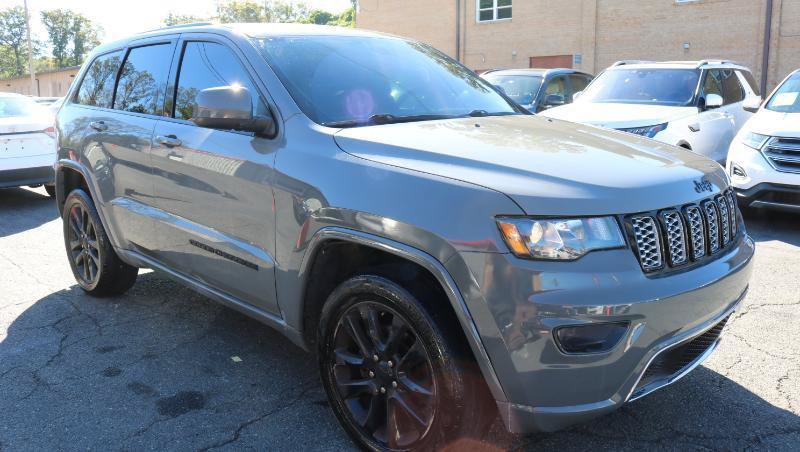 Used 2019 Jeep Grand Cherokee Altitude AWD/4WD image 3